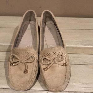 NWOB Moccasins Women’s Beige